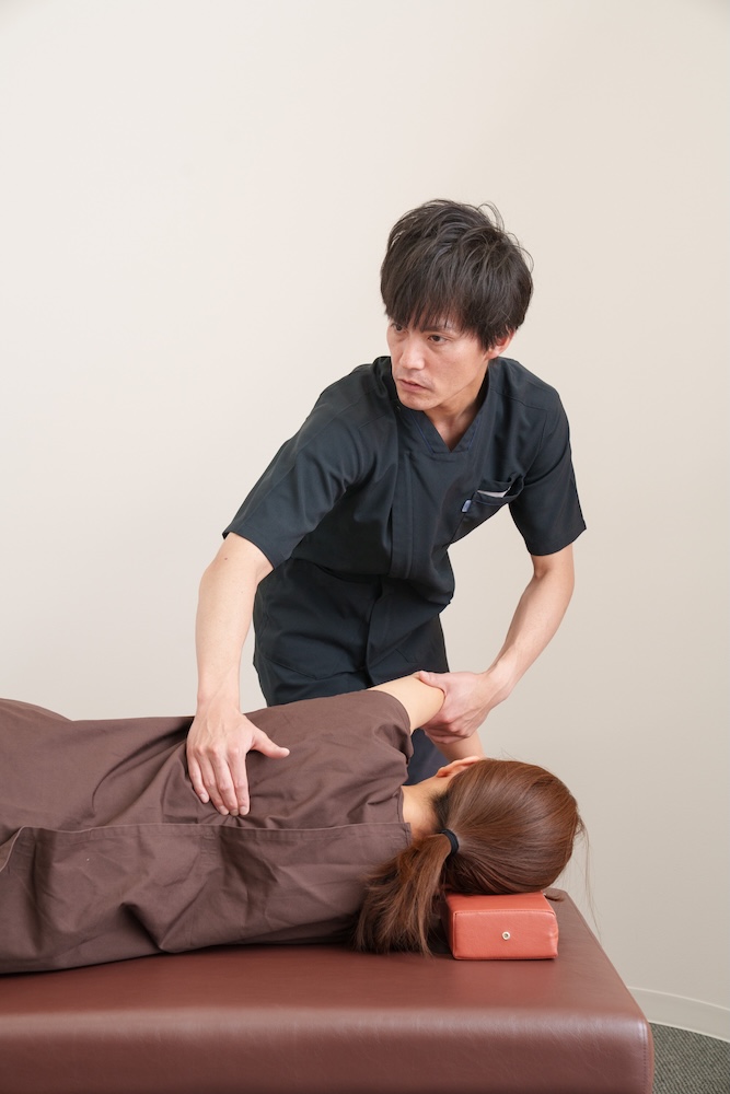 腰や骨盤まわりを整える施術者